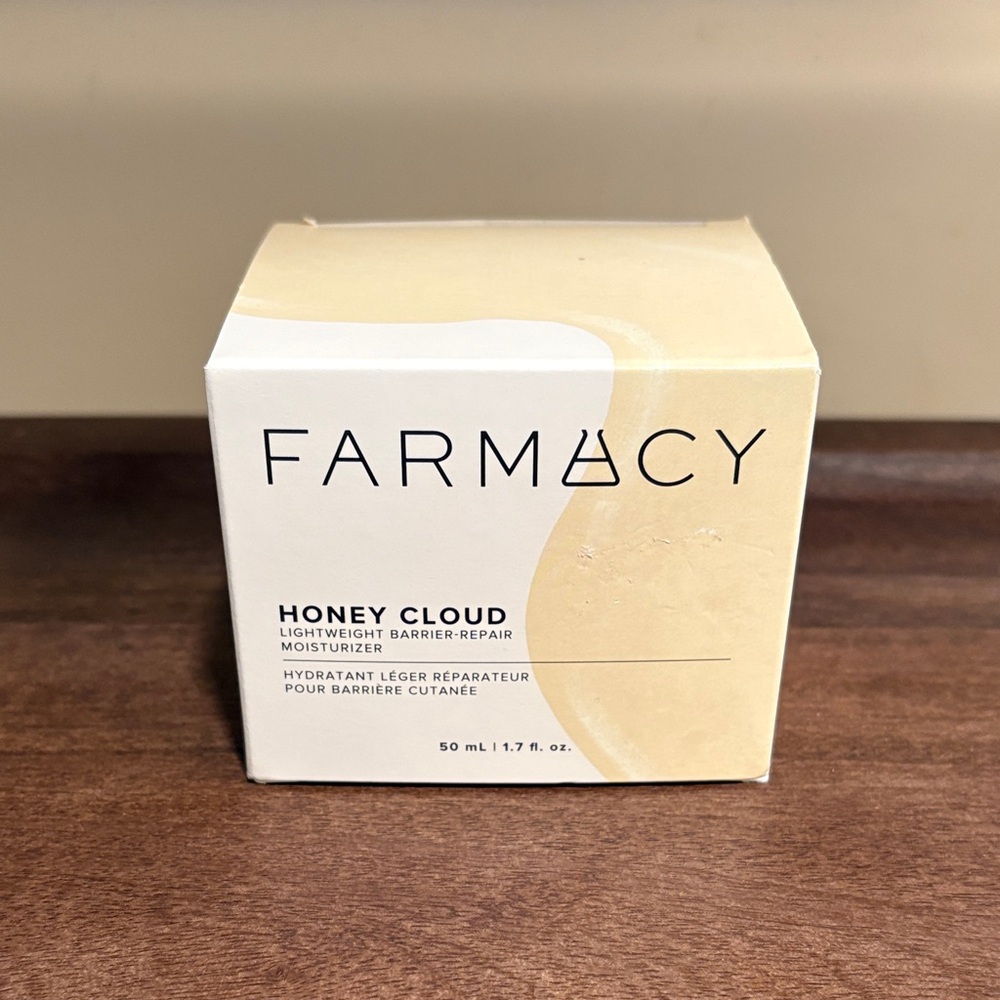 Farmacy Honey Cloud Moisturizer in Cream and White